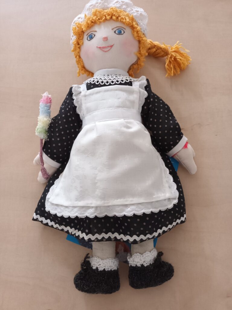 Adoptuj panenku služtička Fany